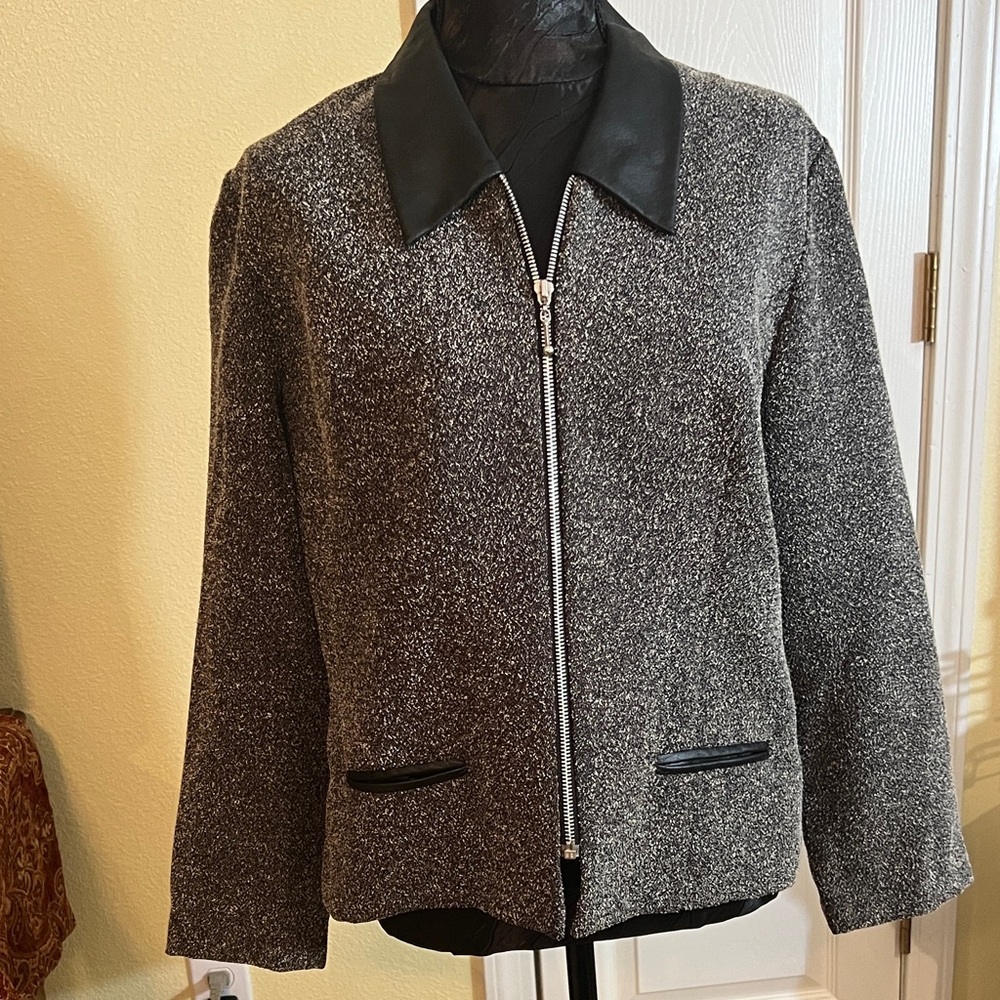 Women's Black and Gray Blazer